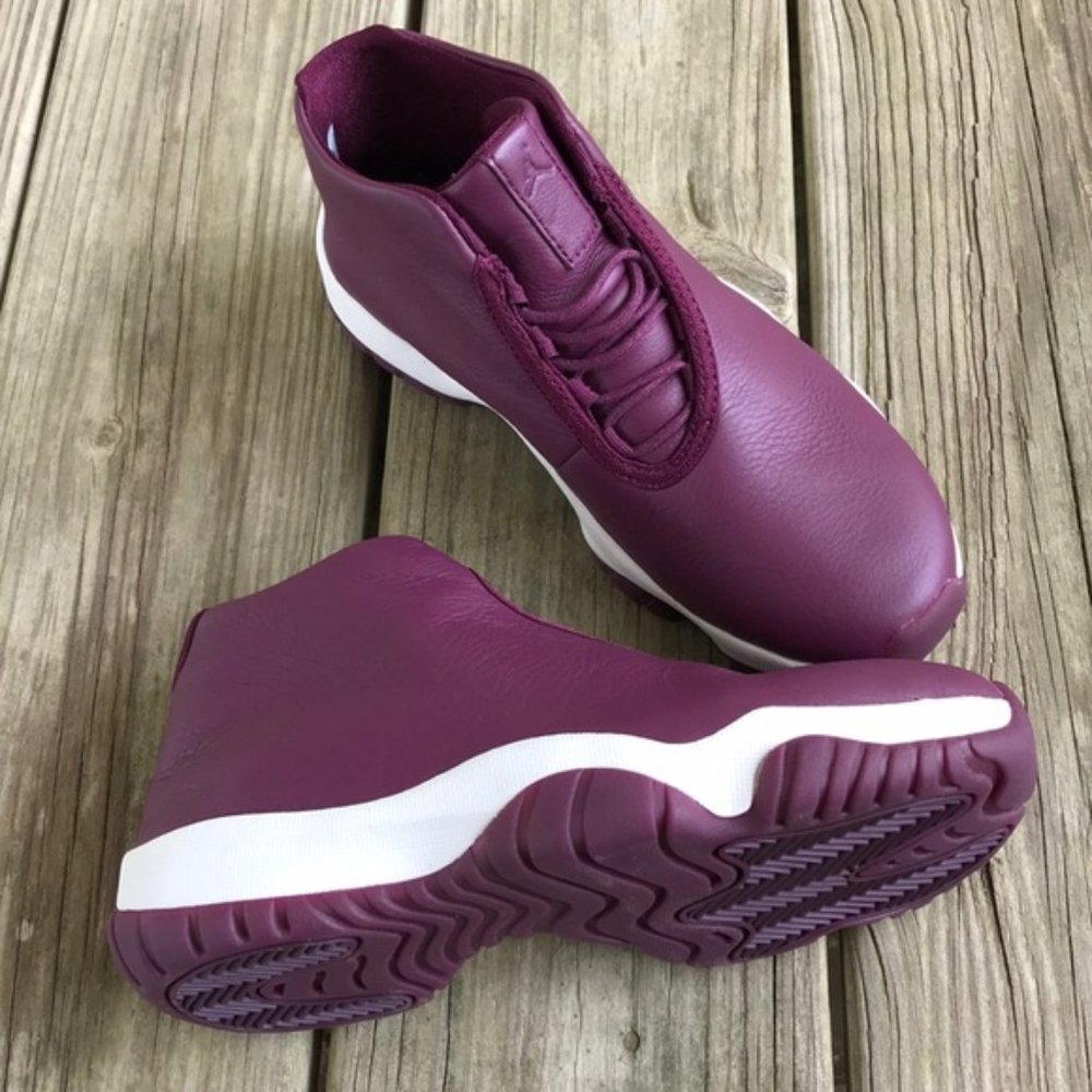 NEW JORDAN RETRO FUTURE SNEAKERS WOMEN’S SIZE 6.5